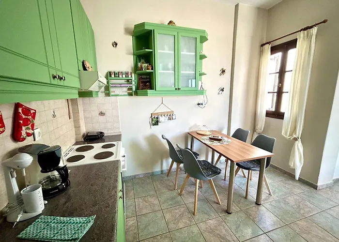 Eutopia House בית נופש *